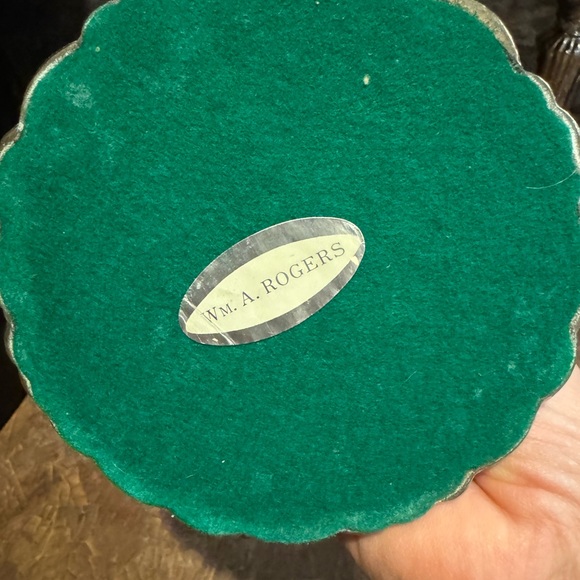 WM A Rogers Silver Candlestick holders adorned RARE Circular 10” high - Picture 5 of 7